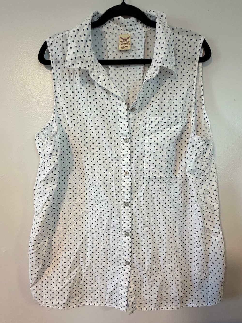 Faded Glory White Sleeveless Button Front Tank with Navy Dot Print